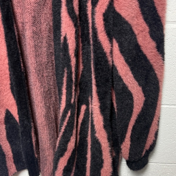 Tahari Black and Pink Zebra Cardigan - Picture 5 of 9